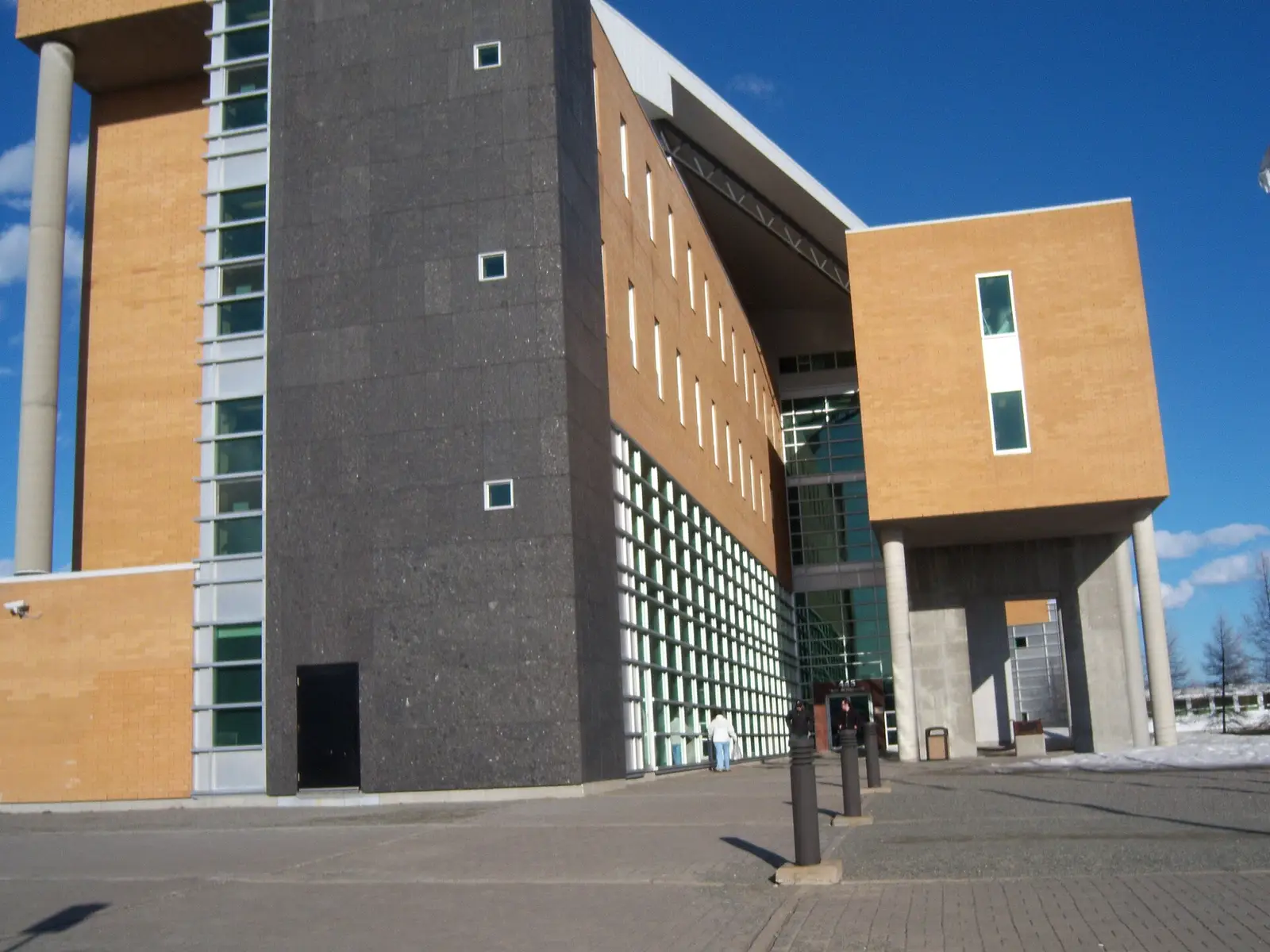 Université du Québec en Abitibi-Témiscamingue campus — Bâtiment principal du campus de Rouyn de l'UQAT.