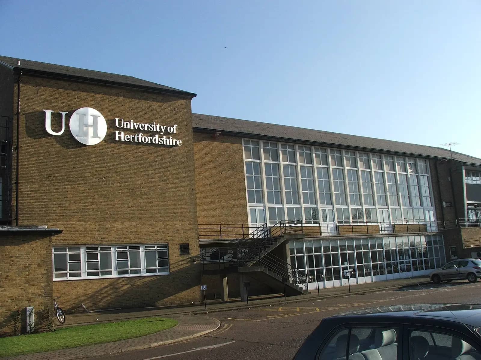 University of Hertfordshire campus — Picture of the main building of University of Hertfordshire's (old and first) College Lane campus. Taken December, 10th,
